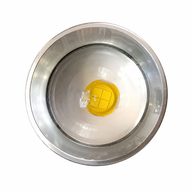چراغ قوه ضد آب پر قدرت اسمال سان مدل ZY-T196 اصلی قابلیت زوم، برد نور ۵۵۰ متر، آلومینیومی، دارای ۴ باتری اصلی مناسب برای قطعی برق، شرایط اضطراری، شکار و نگهبانی