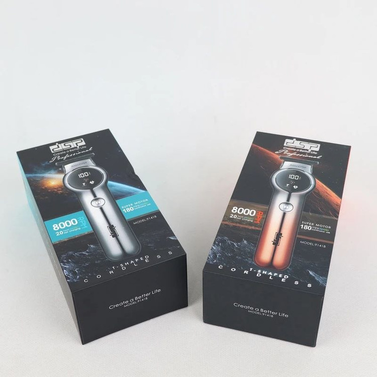 ماشین اصلاح موی صورت DSP مدل 91418 با تیغه تیتانیوم پیشرفته، سرعت موتور 8000 دور در دقیقه، باتری لیتیوم یون با ظرفیت 1200 میلی آمپر ساعت، نمایشگر میزان شارژ، 3 شانه قابل تنظیم و شارژ سریع